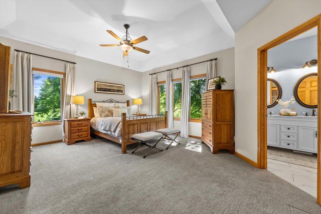 W246S6355 Clearview LANE, Waukesha, WI 53189