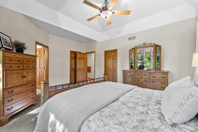 W246S6355 Clearview LANE, Waukesha, WI 53189