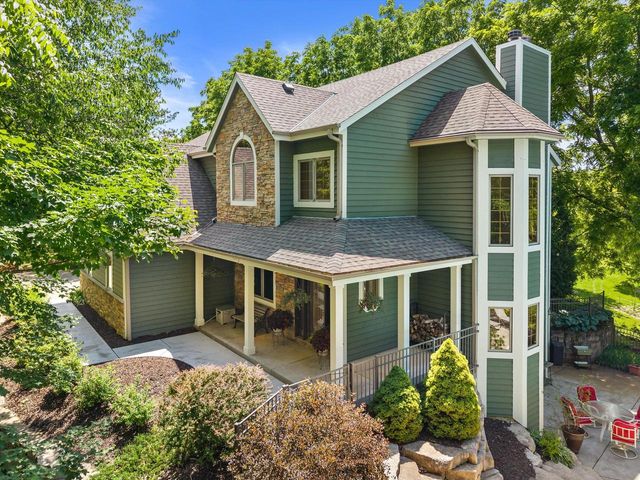 W246S6355 Clearview LANE, Waukesha, WI 53189