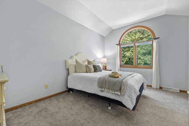 W246S6355 Clearview LANE, Waukesha, WI 53189