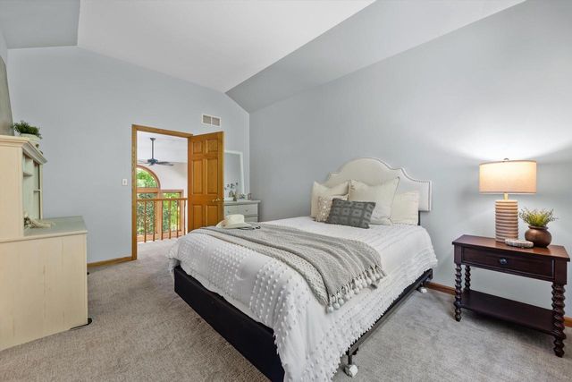 W246S6355 Clearview LANE, Waukesha, WI 53189