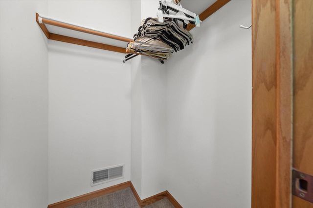 W246S6355 Clearview LANE, Waukesha, WI 53189
