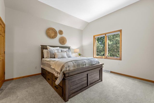 W246S6355 Clearview LANE, Waukesha, WI 53189