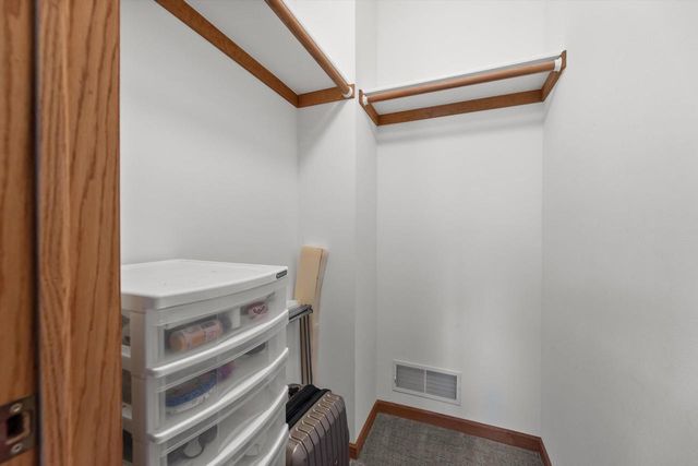 W246S6355 Clearview LANE, Waukesha, WI 53189