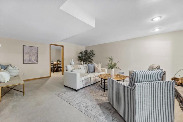 W246S6355 Clearview LANE, Waukesha, WI 53189