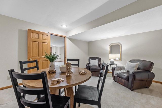 W246S6355 Clearview LANE, Waukesha, WI 53189