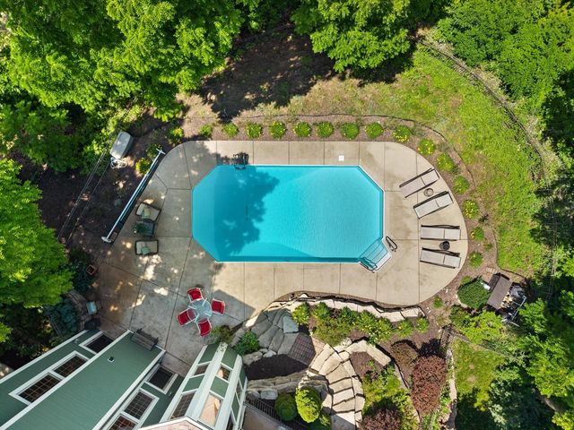W246S6355 Clearview LANE, Waukesha, WI 53189
