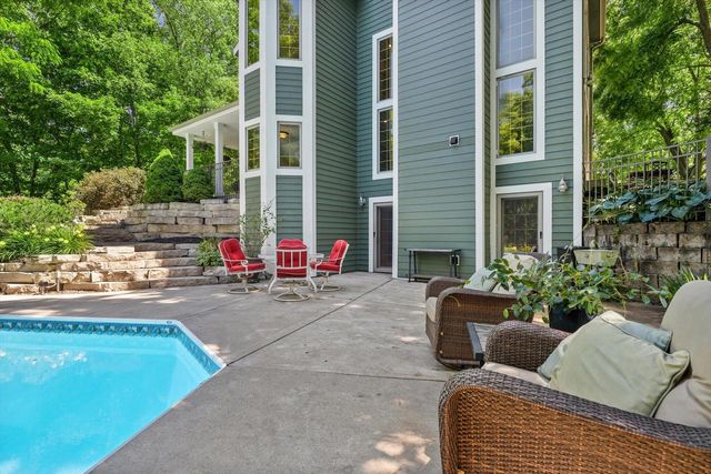 W246S6355 Clearview LANE, Waukesha, WI 53189
