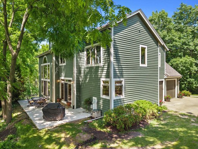 W246S6355 Clearview LANE, Waukesha, WI 53189