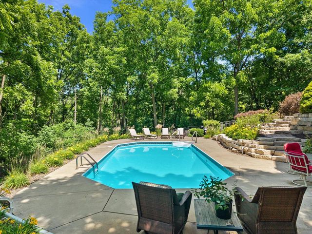 W246S6355 Clearview LANE, Waukesha, WI 53189
