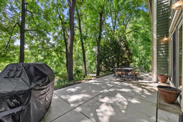 W246S6355 Clearview LANE, Waukesha, WI 53189