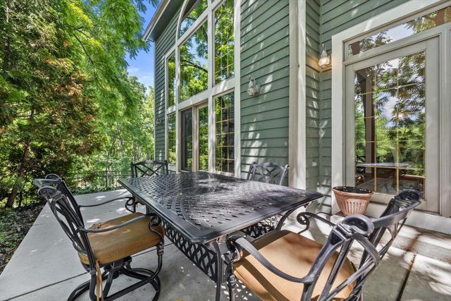W246S6355 Clearview LANE, Waukesha, WI 53189