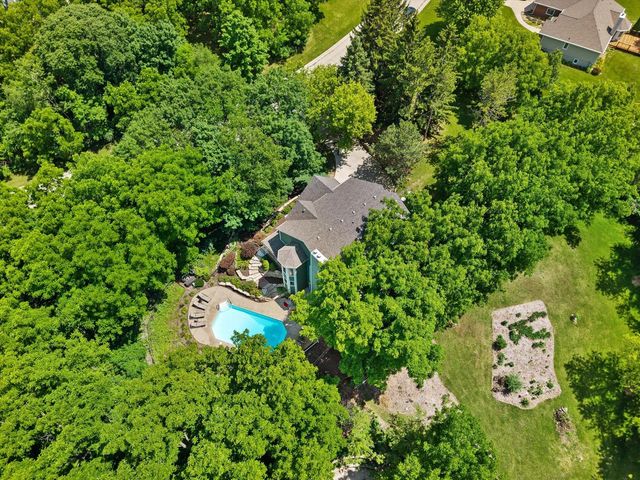 W246S6355 Clearview LANE, Waukesha, WI 53189