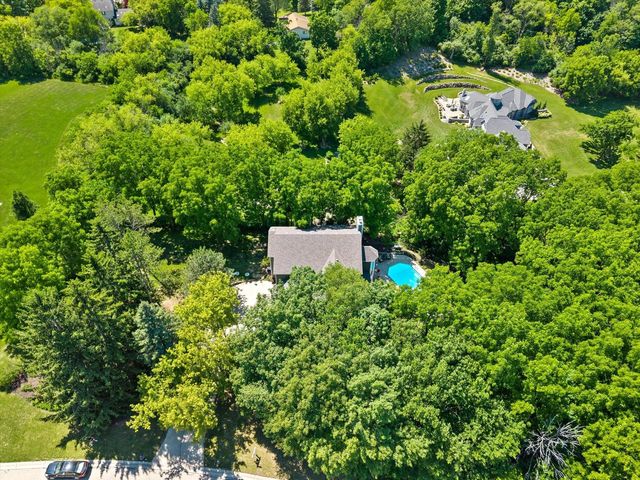 W246S6355 Clearview LANE, Waukesha, WI 53189