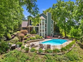 W246S6355 Clearview LANE, Waukesha, WI 53189