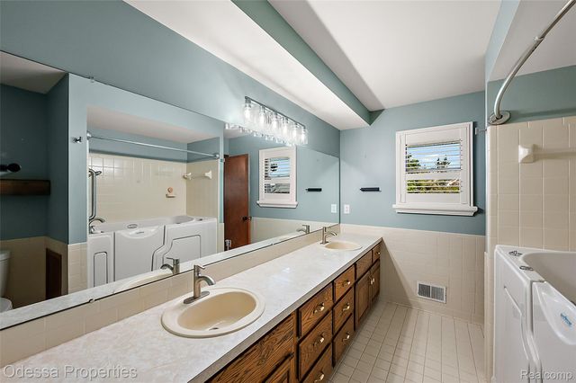 16185 24 MILE Road, Macomb Township, MI 48042