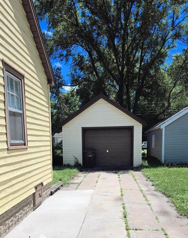 657 Dawson, Waterloo, IA 50703