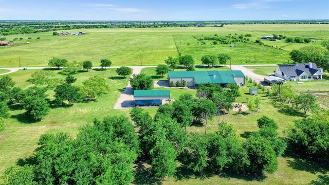 650 Scoggins Road, Tioga, TX 76271