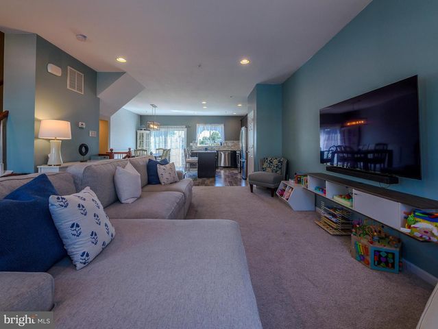 14 FARADAY CT, Morton, PA 19070