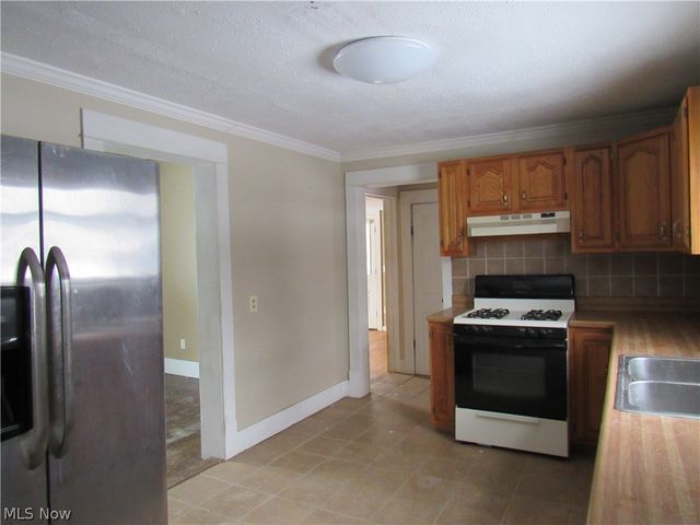 406 W Indiana Avenue, Sebring, OH 44672