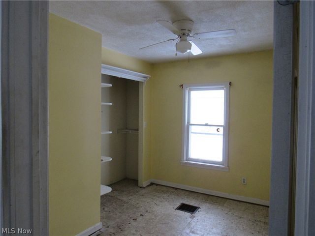 406 W Indiana Avenue, Sebring, OH 44672