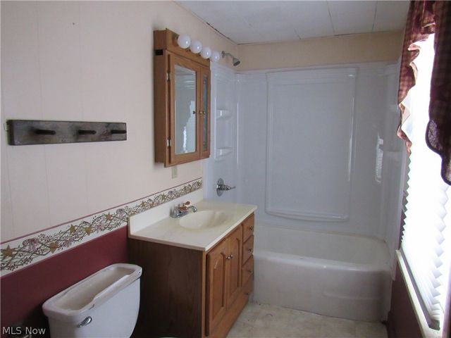 406 W Indiana Avenue, Sebring, OH 44672