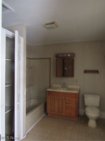 406 W Indiana Avenue, Sebring, OH 44672