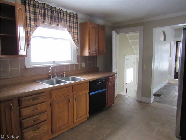 406 W Indiana Avenue, Sebring, OH 44672