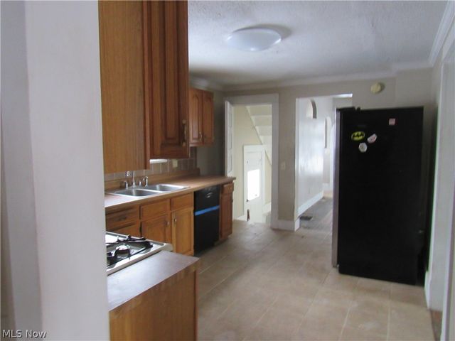 406 W Indiana Avenue, Sebring, OH 44672