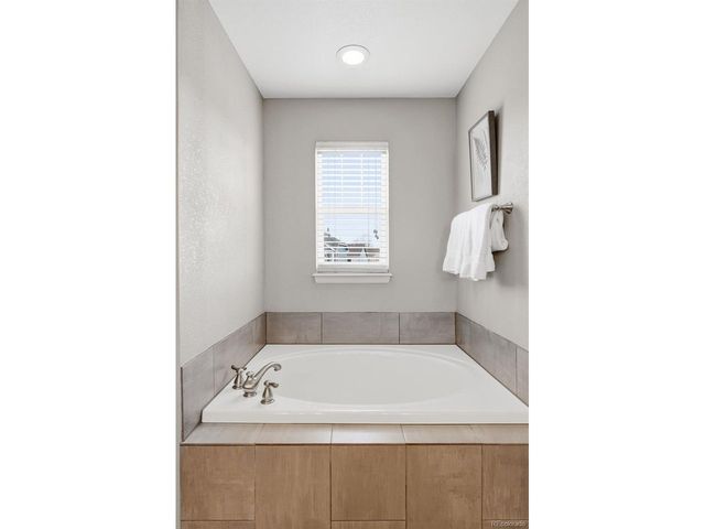 26009 E Frost Cir, Aurora, CO 80016