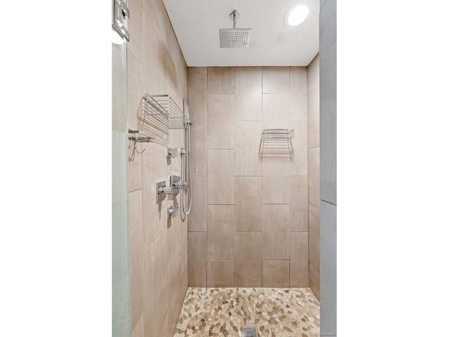 26009 E Frost Cir, Aurora, CO 80016