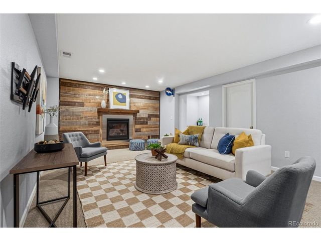 26009 E Frost Cir, Aurora, CO 80016