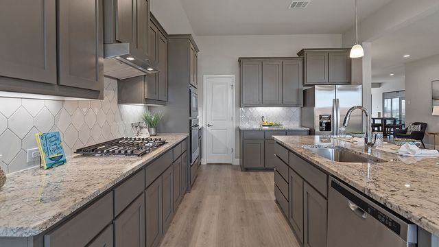 10420 SUNSET SHORE Drive, Grand Prairie, TX 76065