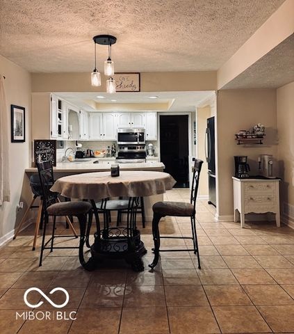 502 Winding Trail, Greenwood, IN 46142