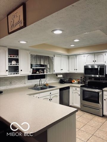 502 Winding Trail, Greenwood, IN 46142