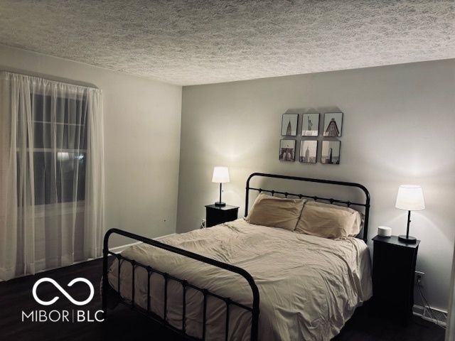 502 Winding Trail, Greenwood, IN 46142