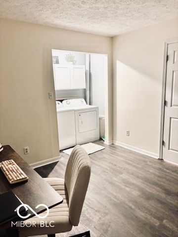 502 Winding Trail, Greenwood, IN 46142