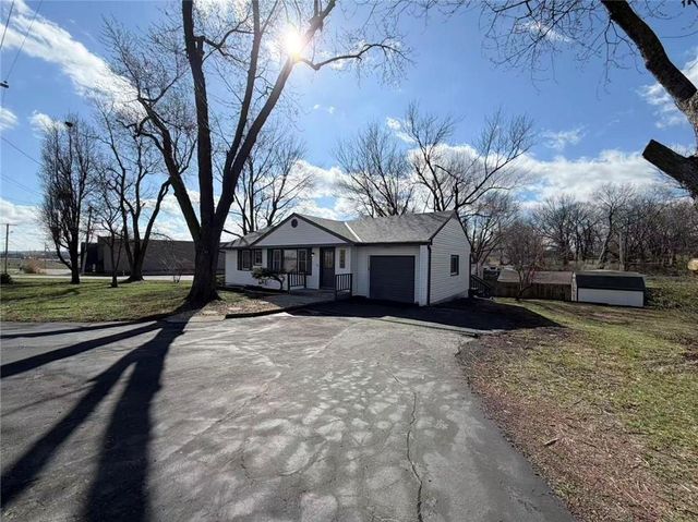 6900 Fulton Road, Pleasant Valley, MO 64068