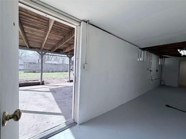 6900 Fulton Road, Pleasant Valley, MO 64068