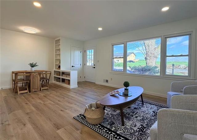 6900 Fulton Road, Pleasant Valley, MO 64068