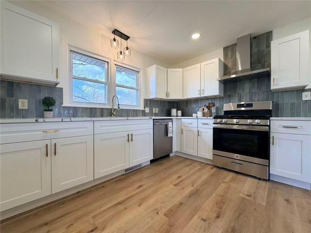 6900 Fulton Road, Pleasant Valley, MO 64068