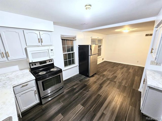 27718 W Echo Valley 216, Farmington Hills, MI 48334