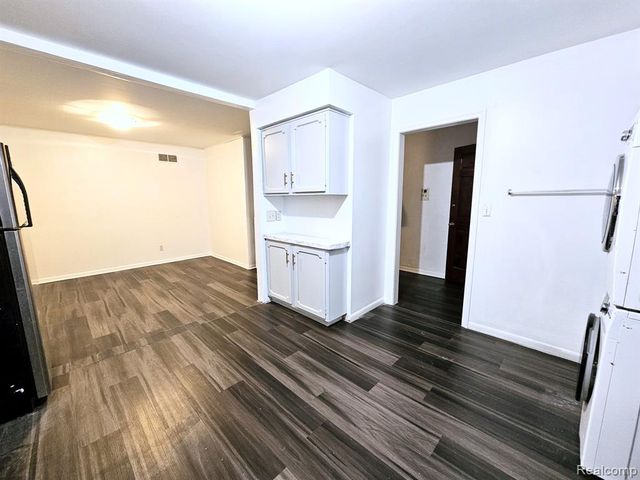 27718 W Echo Valley 216, Farmington Hills, MI 48334