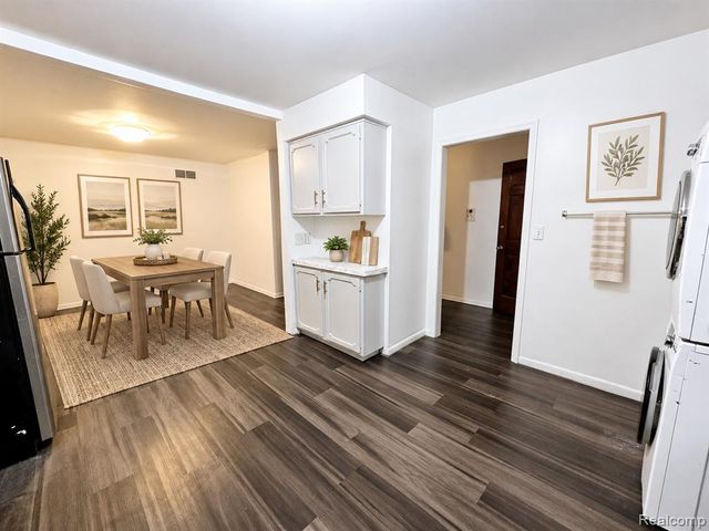 27718 W Echo Valley 216, Farmington Hills, MI 48334