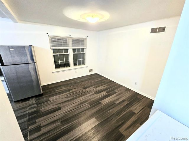 27718 W Echo Valley 216, Farmington Hills, MI 48334
