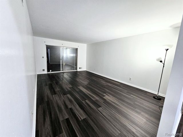 27718 W Echo Valley 216, Farmington Hills, MI 48334