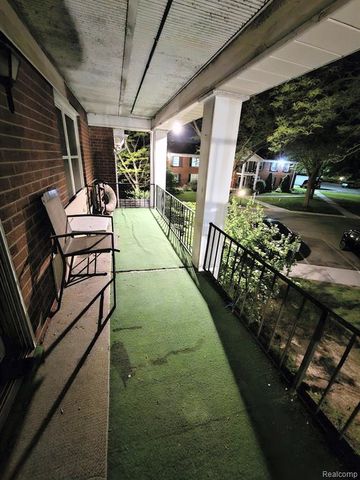 27718 W Echo Valley 216, Farmington Hills, MI 48334