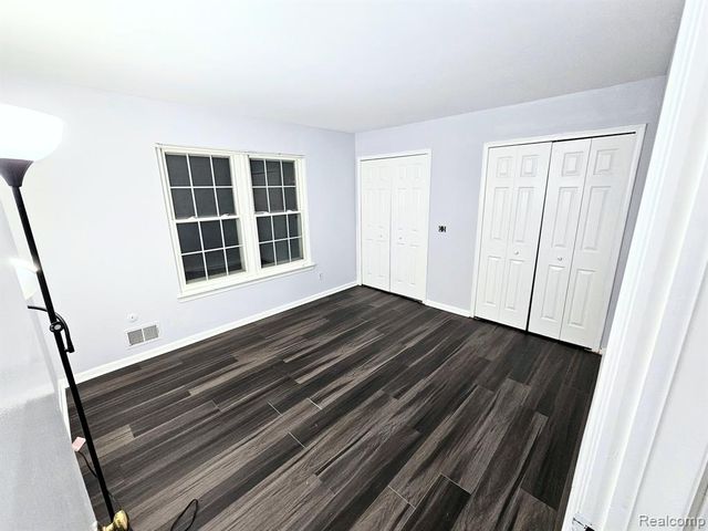 27718 W Echo Valley 216, Farmington Hills, MI 48334