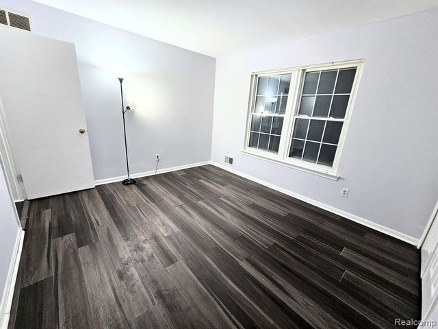 27718 W Echo Valley 216, Farmington Hills, MI 48334