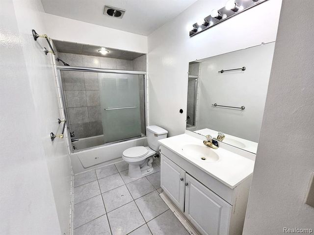 27718 W Echo Valley 216, Farmington Hills, MI 48334